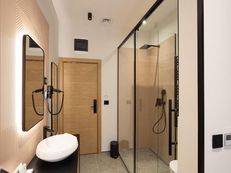 Hop Inn Rooms & Suites Belgrade image