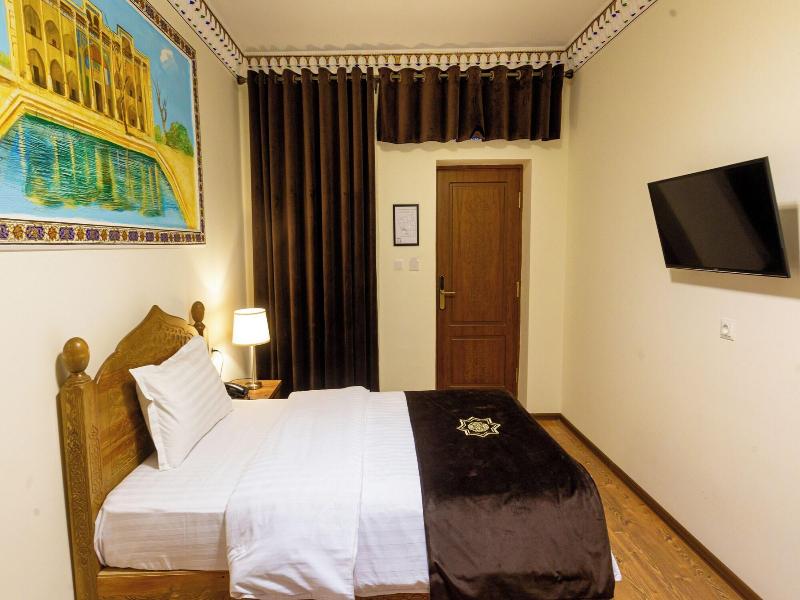 Hotel Iman image