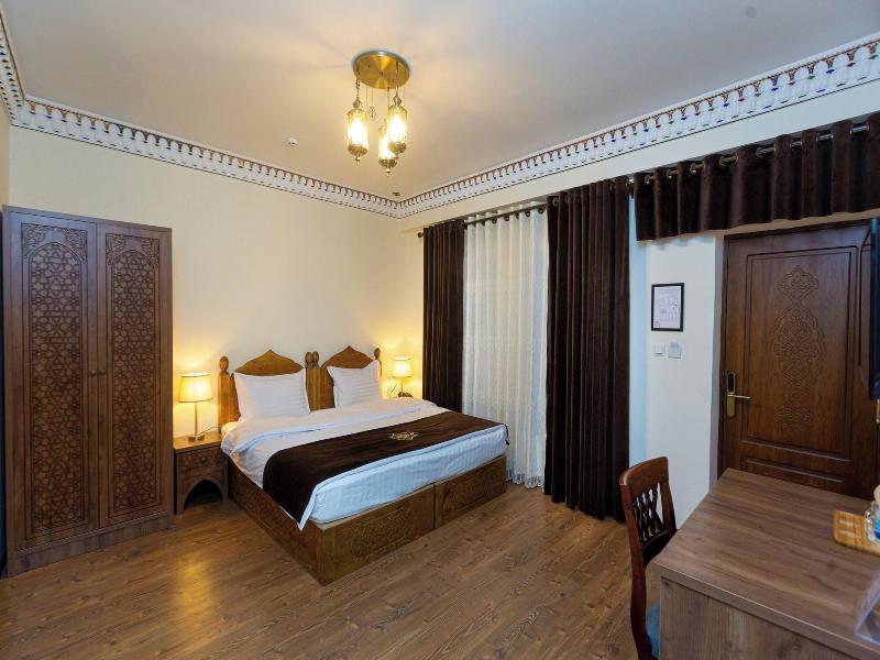 Hotel Iman image