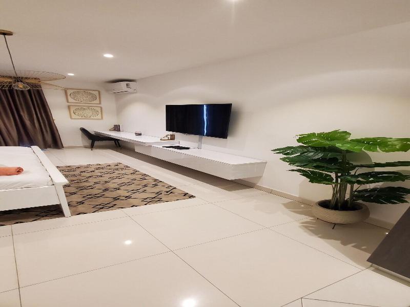 The Lennox Suites By Cozy