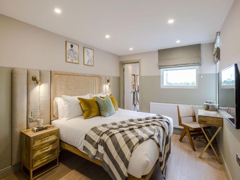 Your Apartment Shepherd's Bush