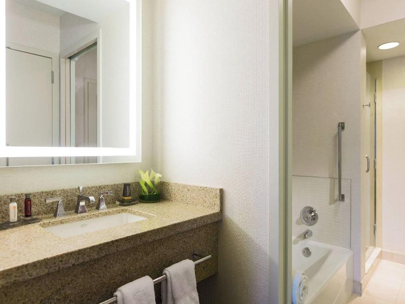 Chicago Marriott Suites O'Hare image