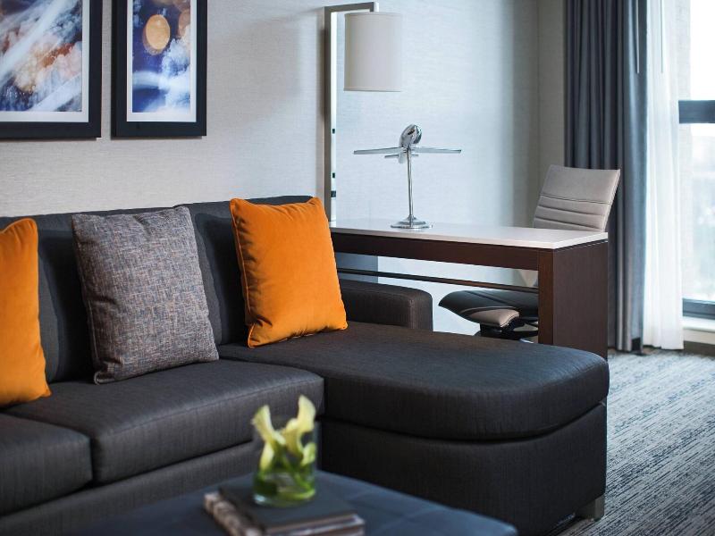 Chicago Marriott Suites O'Hare image