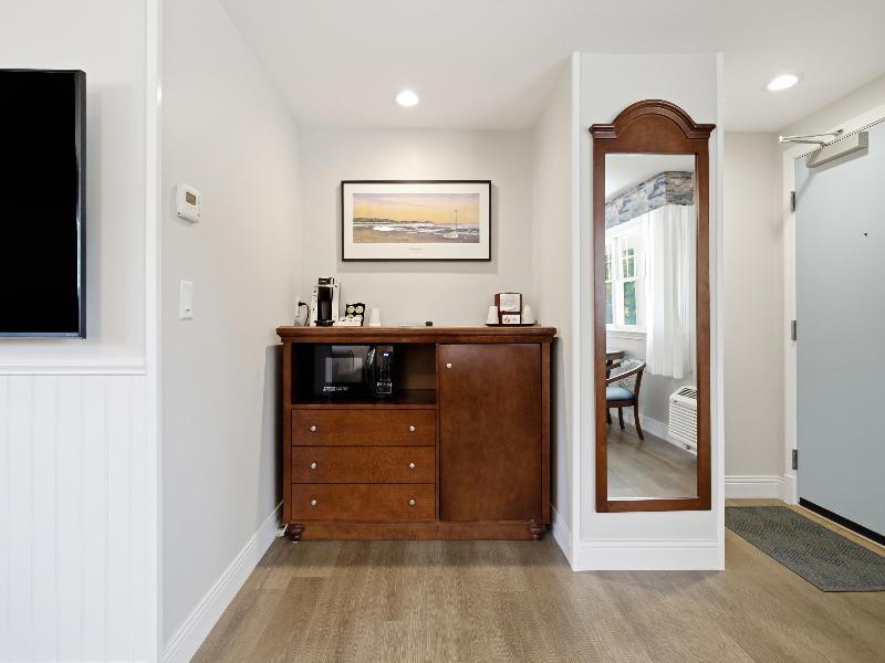 Wilder Inn South Wellfleet, Outset Collection image