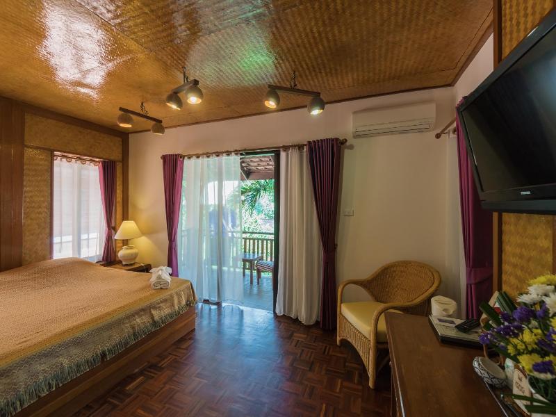 Coral Hotel Bangsaphan image