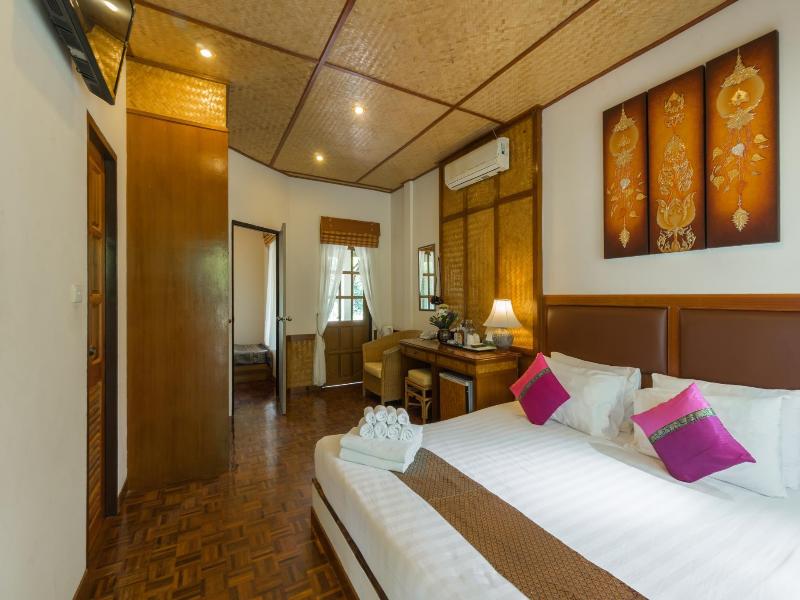 Coral Hotel Bangsaphan image
