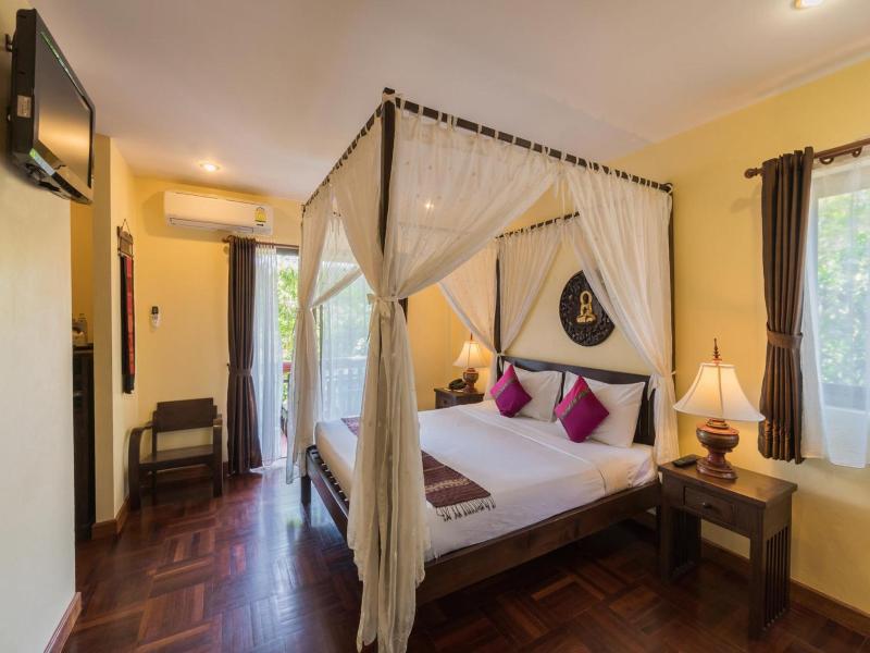 Coral Hotel Bangsaphan image