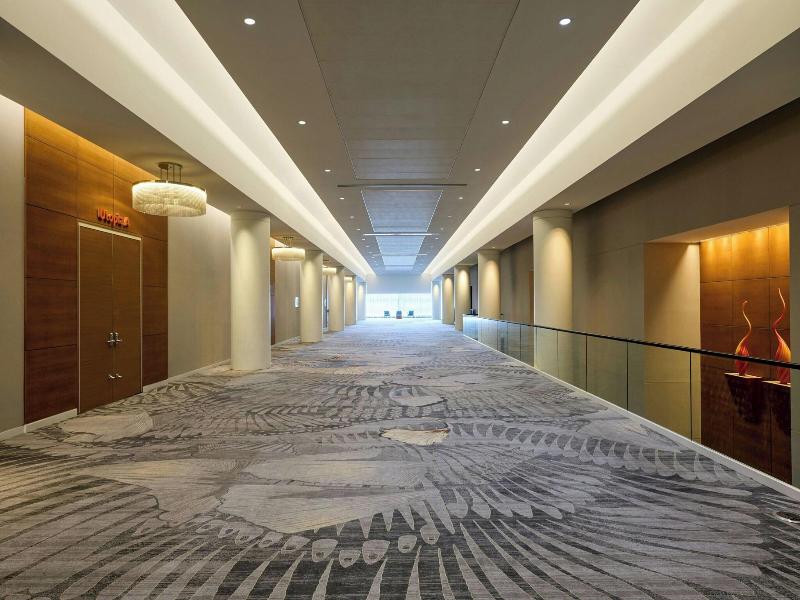 Renaissance Schaumburg Convention Center Hotel image