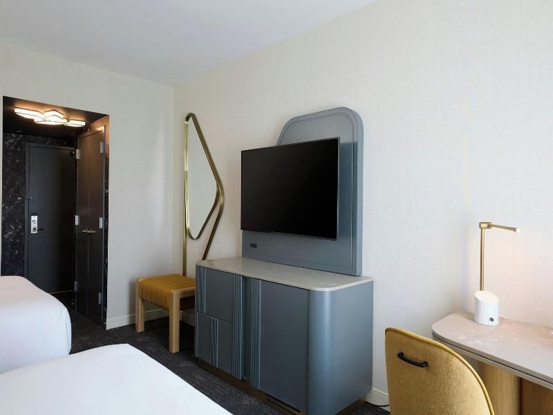 Renaissance Schaumburg Convention Center Hotel image