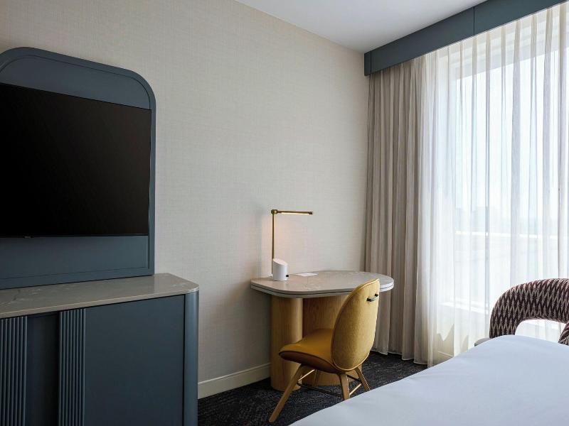 Renaissance Schaumburg Convention Center Hotel image