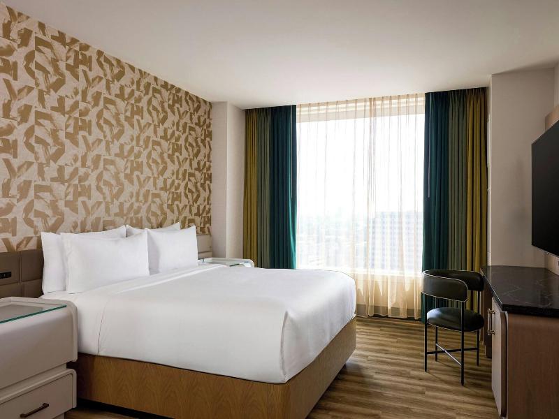 Renaissance Schaumburg Convention Center Hotel image