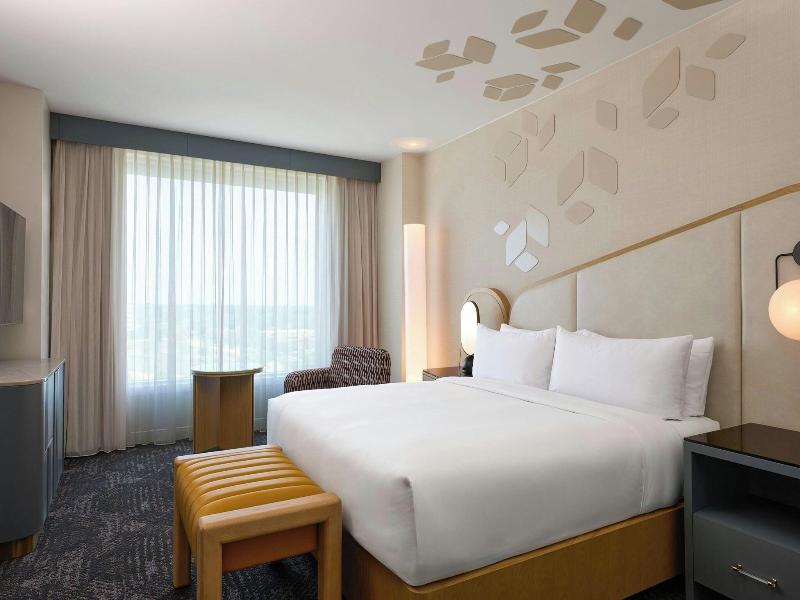 Renaissance Schaumburg Convention Center Hotel image