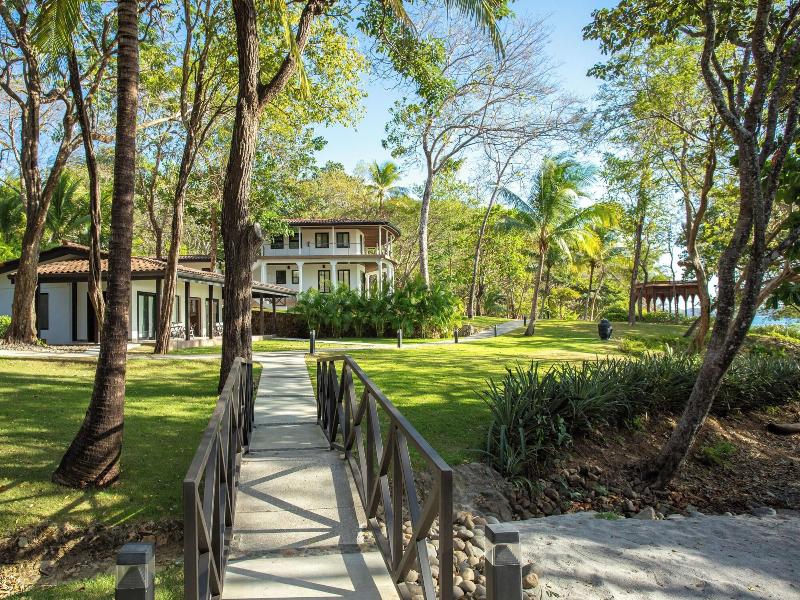 Reunion Wellness Resort Retreats image