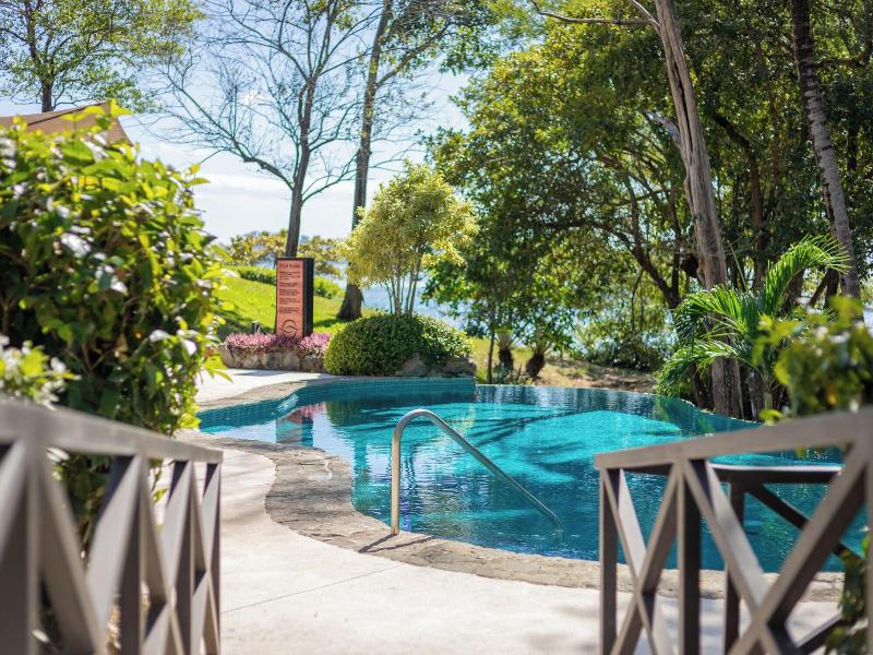 Reunion Wellness Resort Retreats image