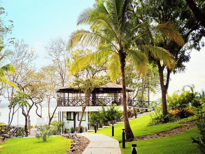 Reunion Wellness Resort Retreats image