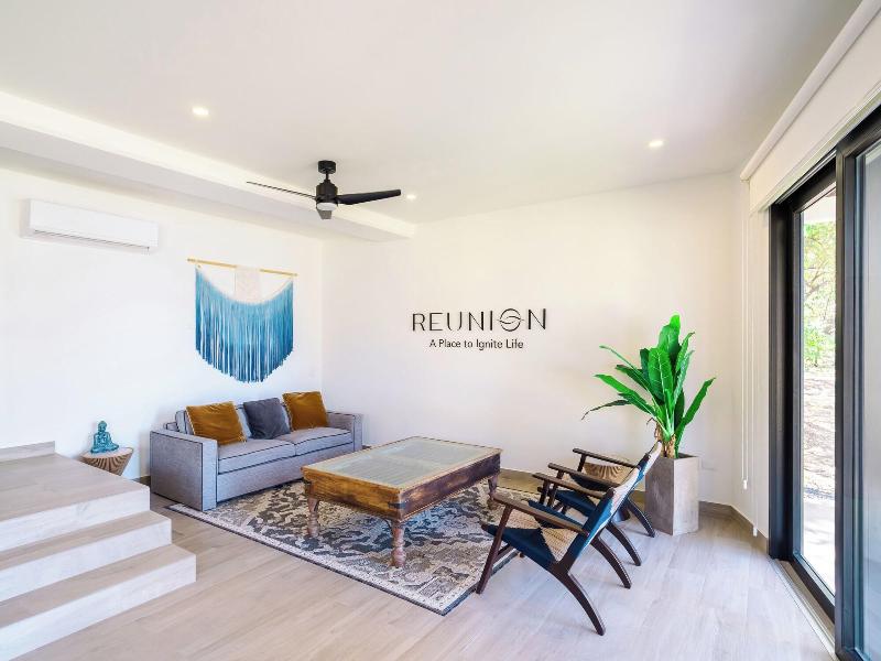 Reunion Wellness Resort Retreats image