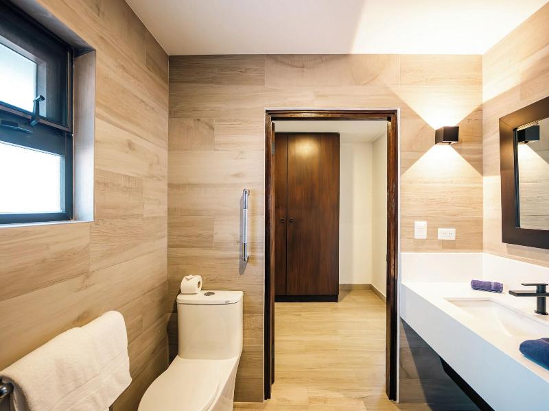 Reunion Wellness Resort Retreats image