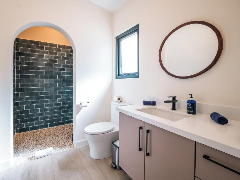 Reunion Wellness Resort Retreats image