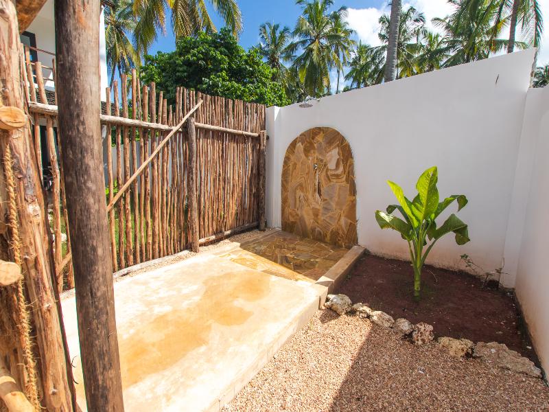 Pingwe Beach Apartments image