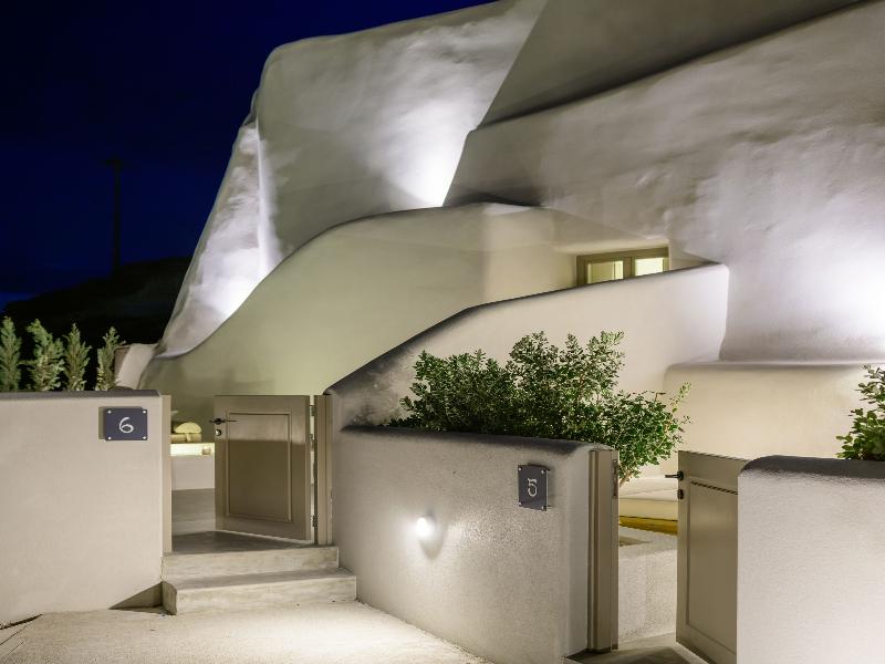 Avelora Suites