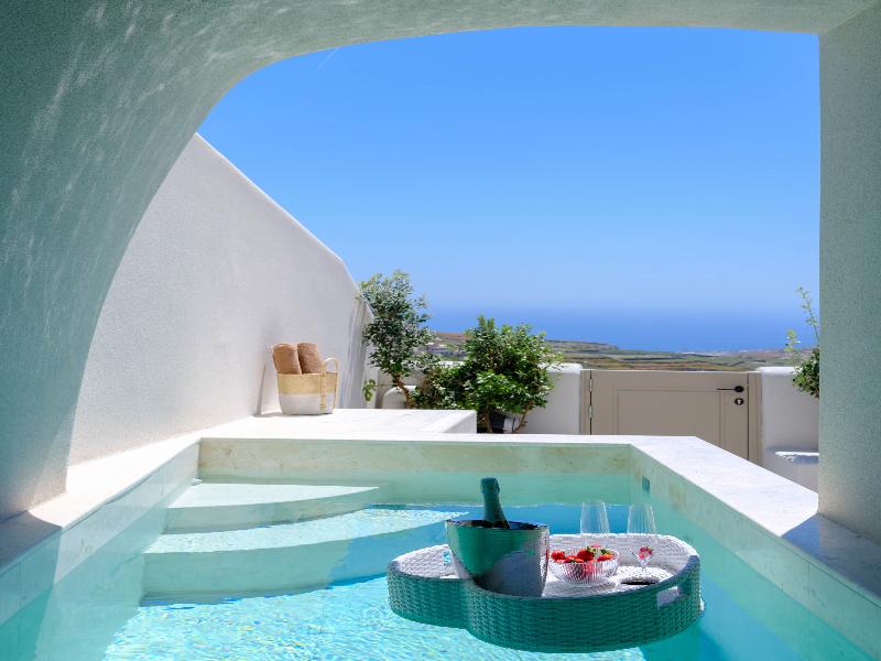 Avelora Suites