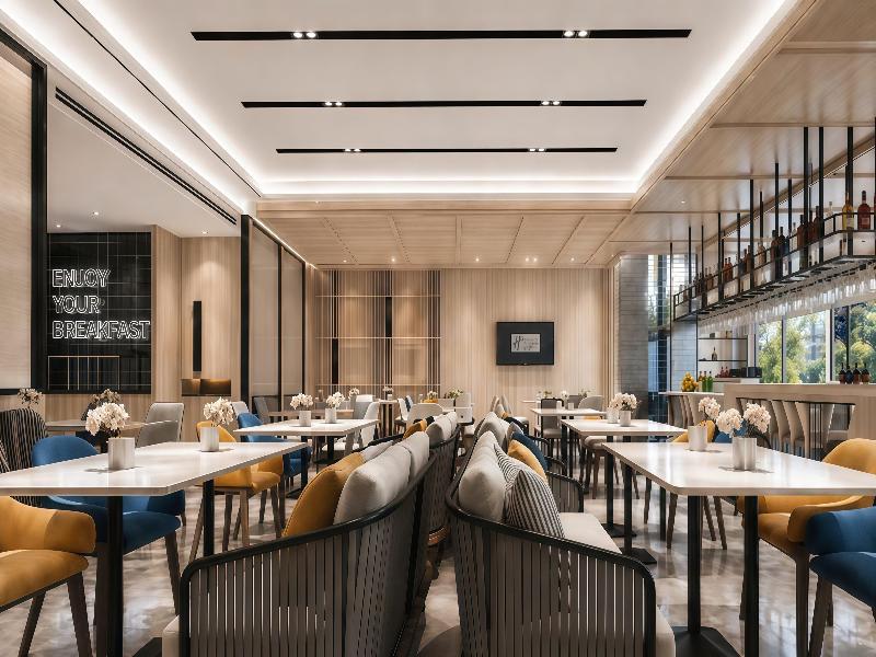 Holiday Inn Express & Suites Bangkok Asoke by IHG image