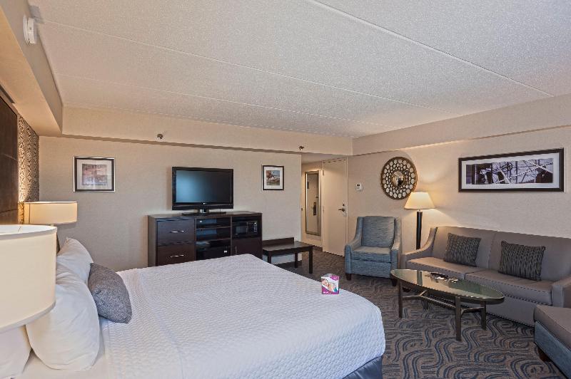 Crowne Plaza Suites MSP Airport — photo 56