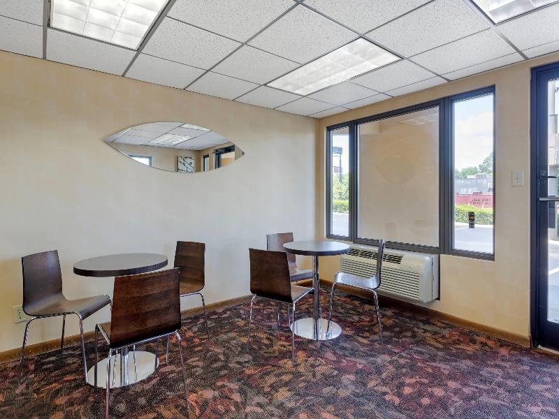 Econo Lodge North North Area image