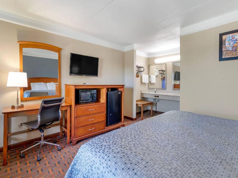 Econo Lodge North North Area image