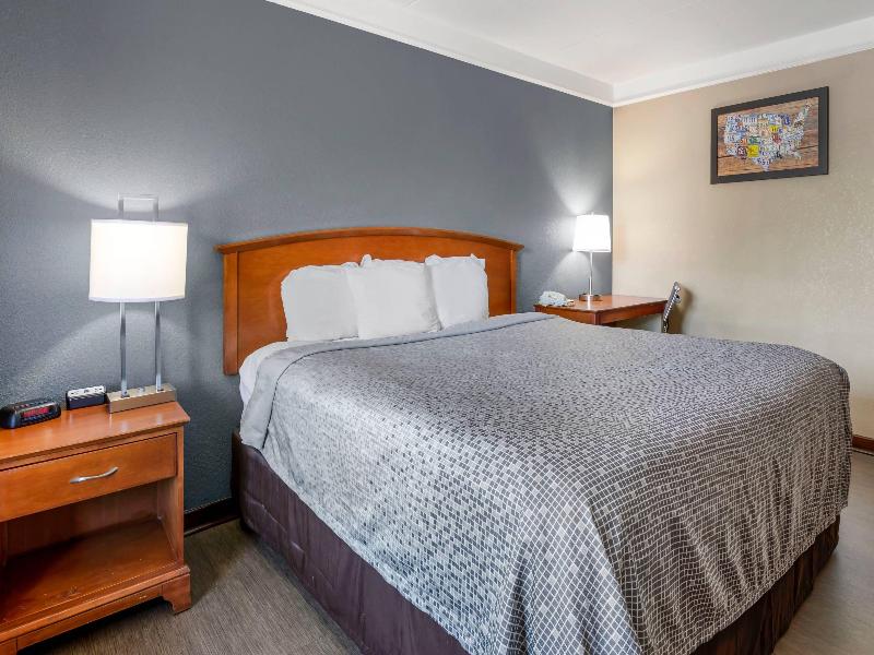 Econo Lodge North North Area image