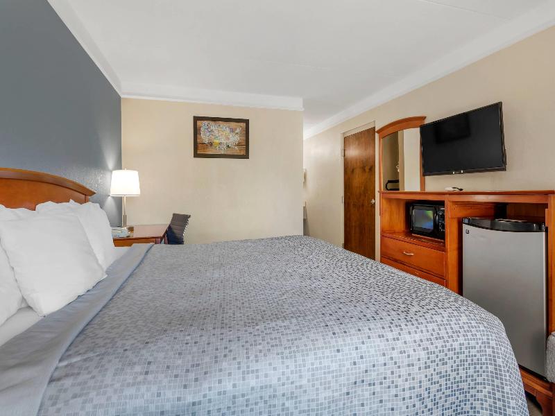 Econo Lodge North North Area image