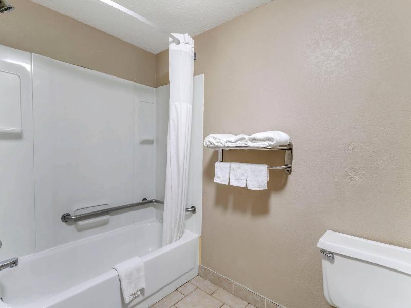 Econo Lodge North North Area image