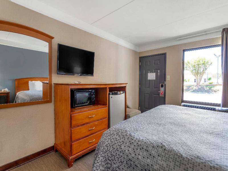 Econo Lodge North North Area image