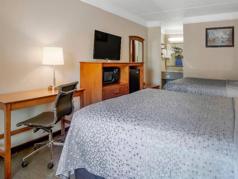 Econo Lodge North North Area image