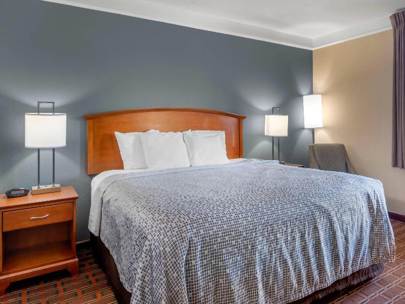 Econo Lodge North North Area image