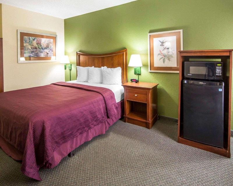 Quality Inn Merchants Drive — photo 40
