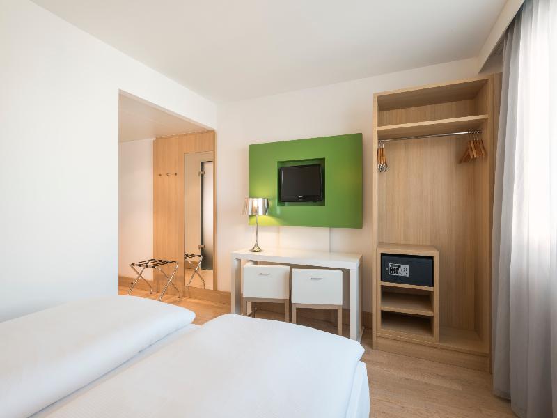 NH Berlin Potsdamer Platz image
