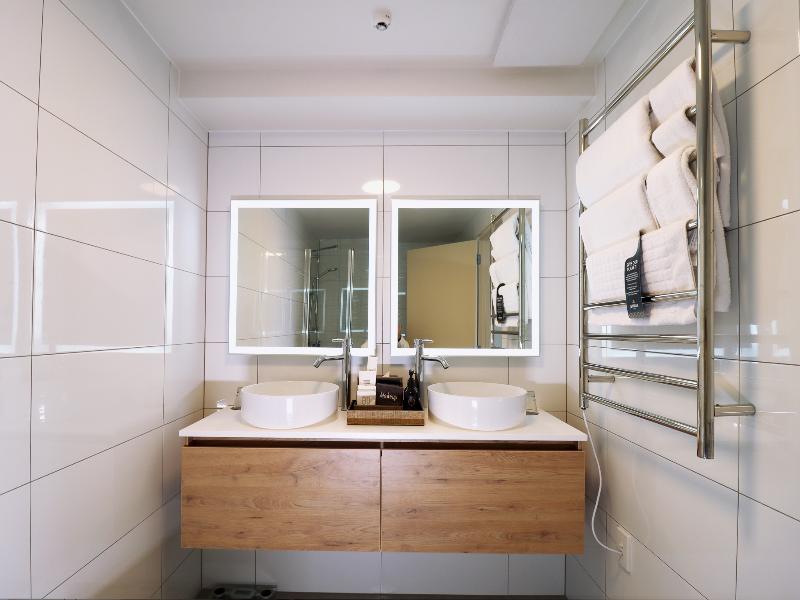 JetPark Auckland Airport Hotel & Conference Centre image