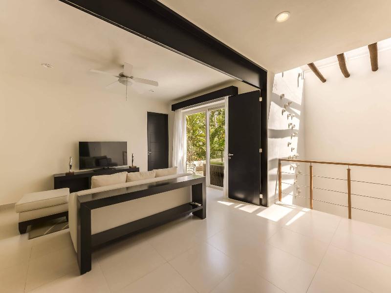 Marival Distinct All-Suites & World Spa-Handwrit C image