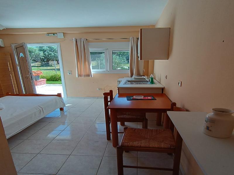 Pythos Studios & Appartments image