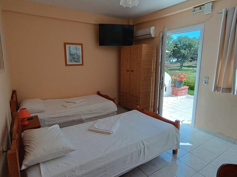 Pythos Studios & Appartments image
