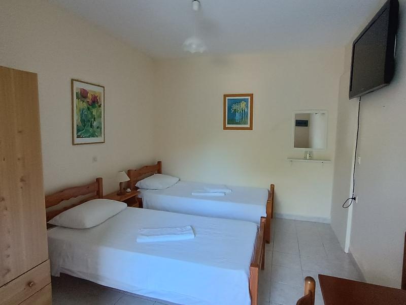 Pythos Studios & Appartments image