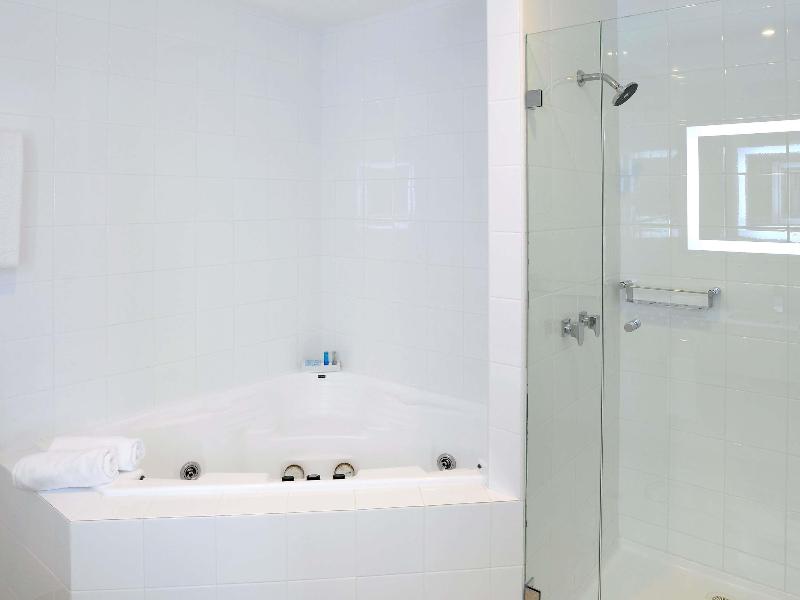 Novotel Melbourne Glen Waverley image