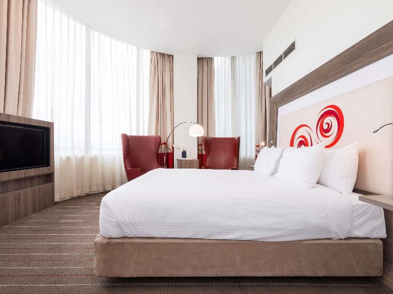 Novotel Melbourne Glen Waverley image