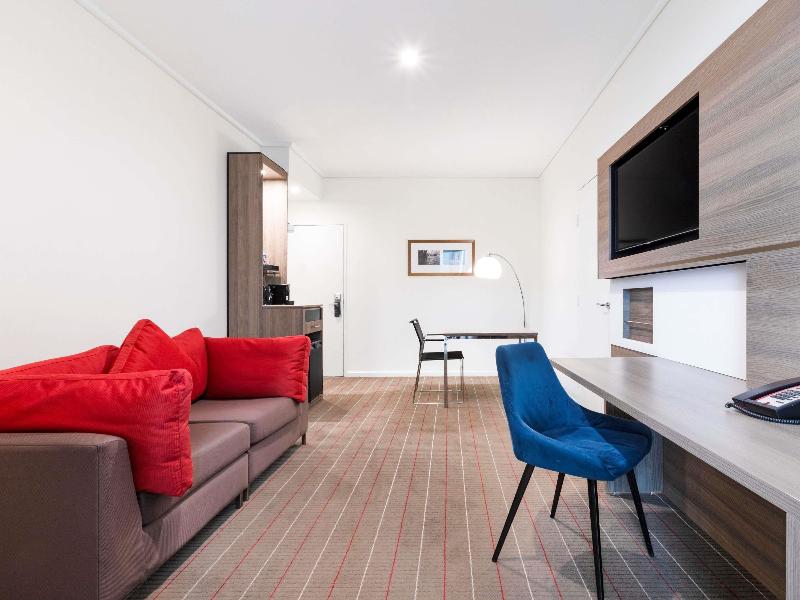 Novotel Melbourne Glen Waverley image