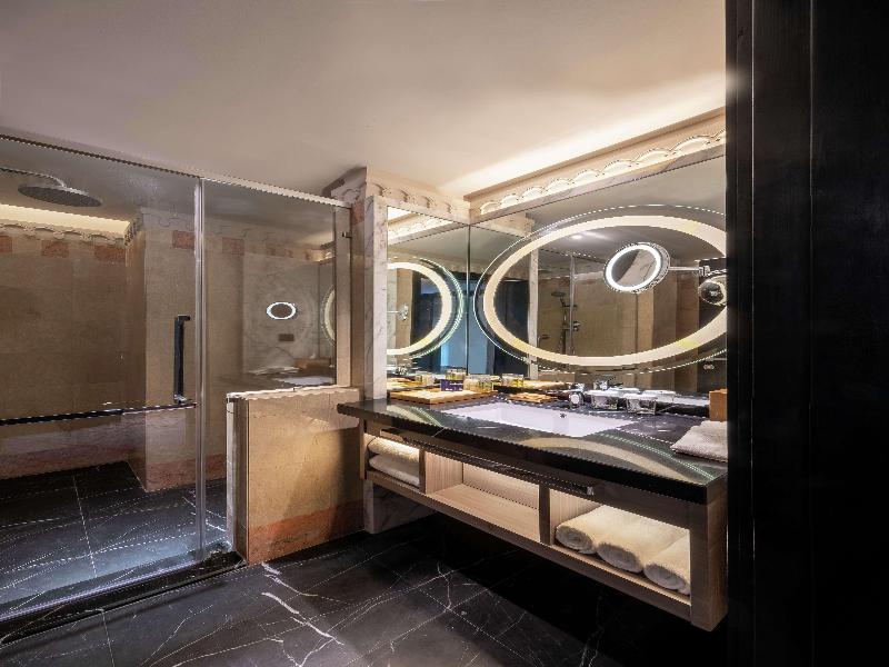 DoubleTree by Hilton Putrajaya Lakeside image