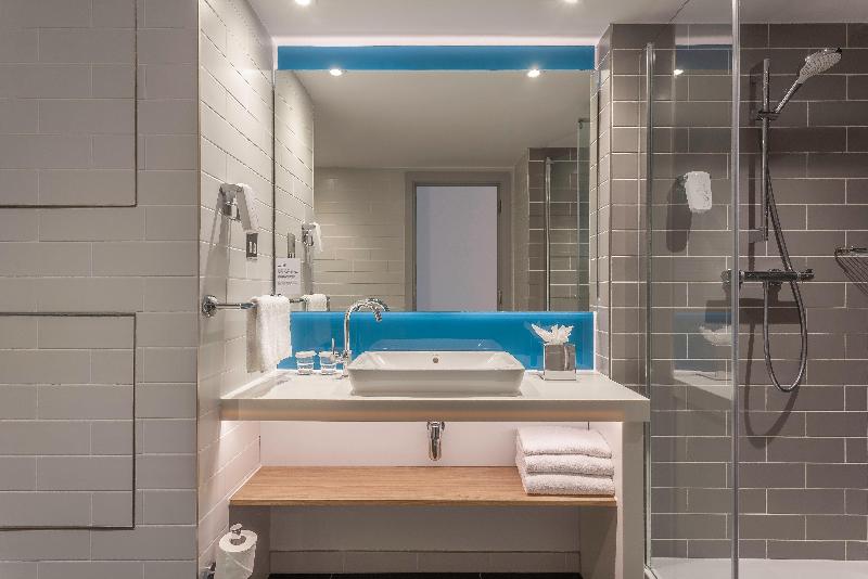 Holiday Inn Express Hotel Dublin Airport image