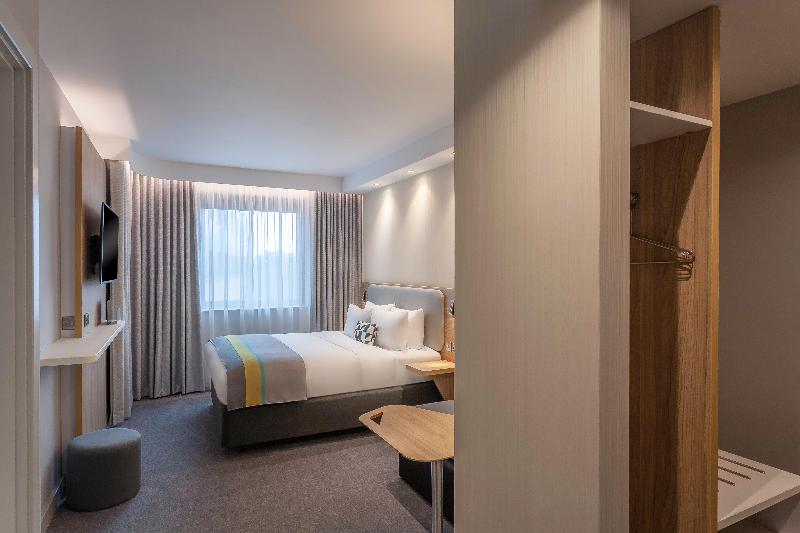 Holiday Inn Express Hotel Dublin Airport image