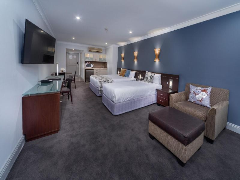 Hyde Park Inn image