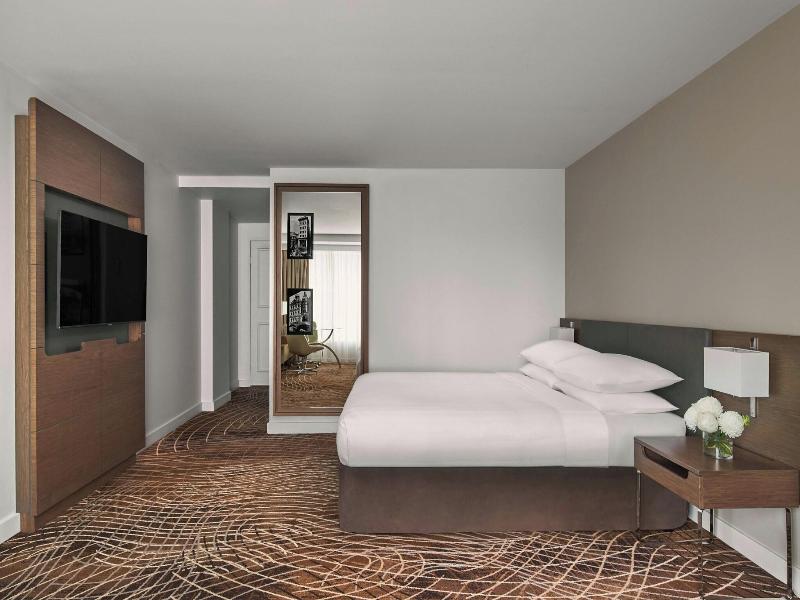 Melbourne Marriott Hotel image
